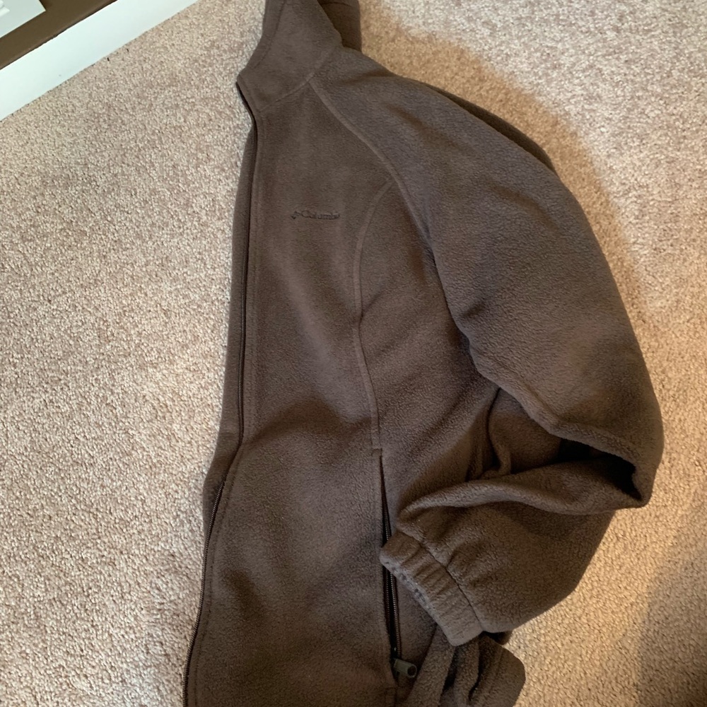 Woman’s Columbia zip up! Size Large